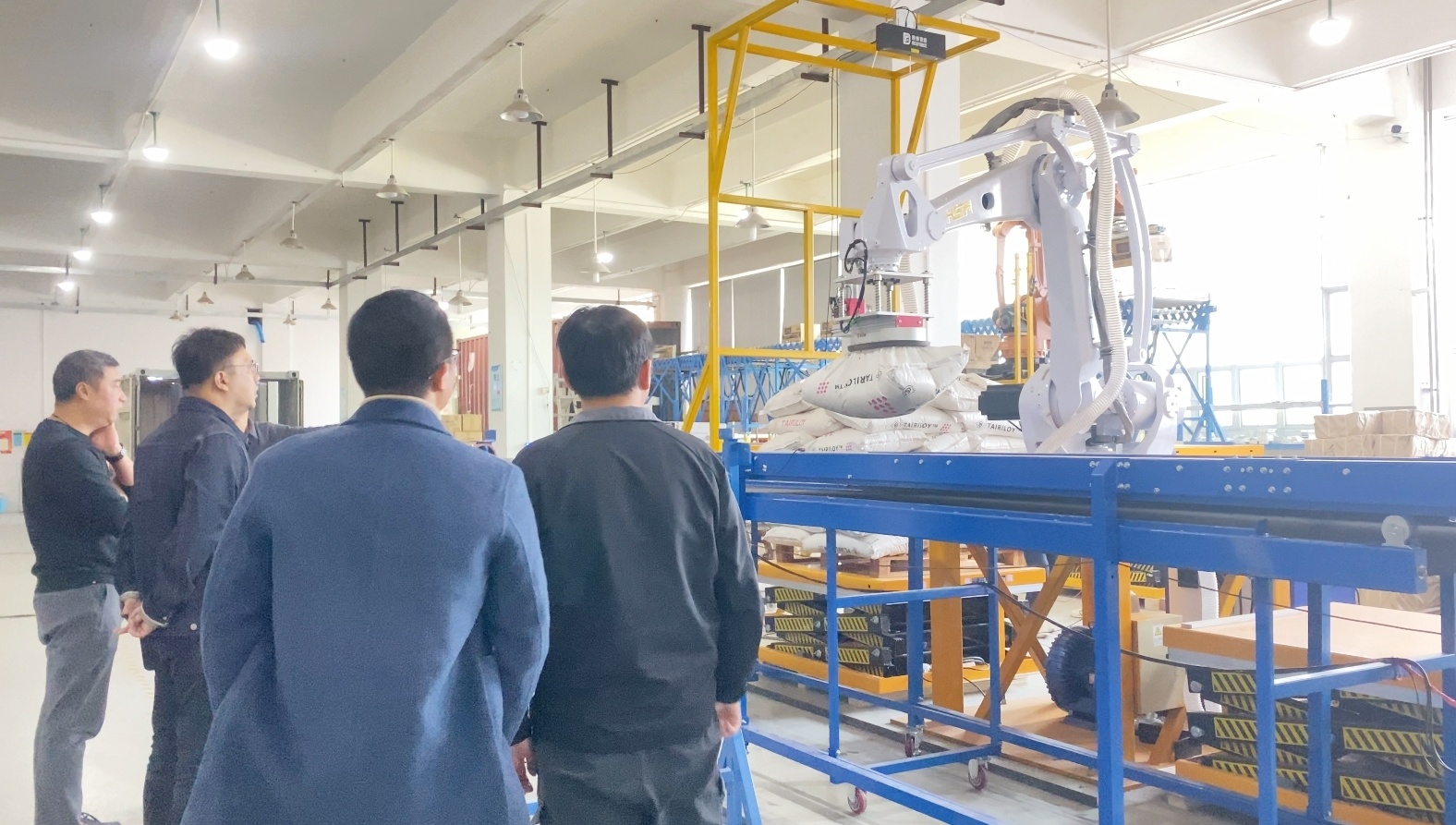 春节后用工危机求变：智能装车技术改变传统搬运